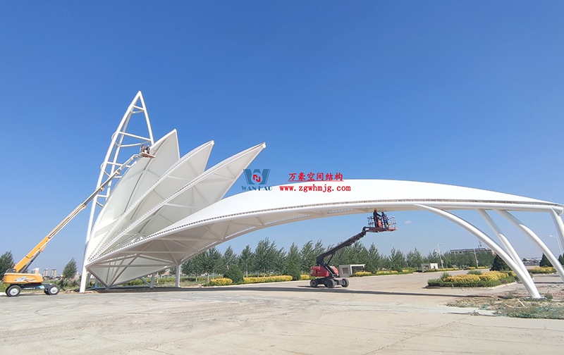 陜西定邊馬蓮灘沙漠公園鋼膜結(jié)構(gòu)工程“奮力快跑”，工程“進(jìn)度條”刷新了!
