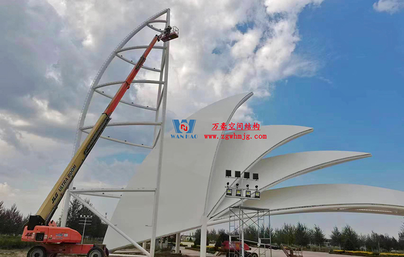 陜西定邊馬蓮灘沙漠公園鋼膜結(jié)構(gòu)工程“奮力快跑”，工程“進(jìn)度條”刷新了!
