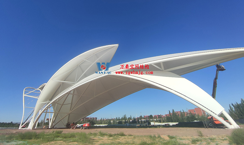 陜西定邊馬蓮灘沙漠公園鋼膜結(jié)構(gòu)工程“奮力快跑”，工程“進(jìn)度條”刷新了!